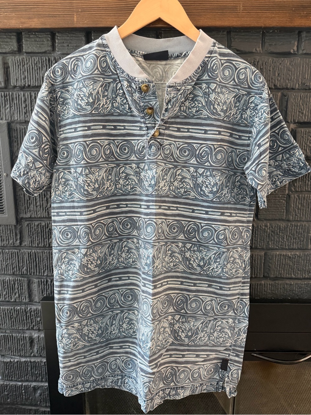 Vintage Faded Glory Blue and White Short-Sleeve Henley with Pattern